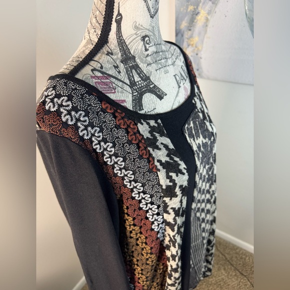 Dikalady Black with houndstooth and floral accents Draped Front Tunic Size Large - Picture 8 of 10